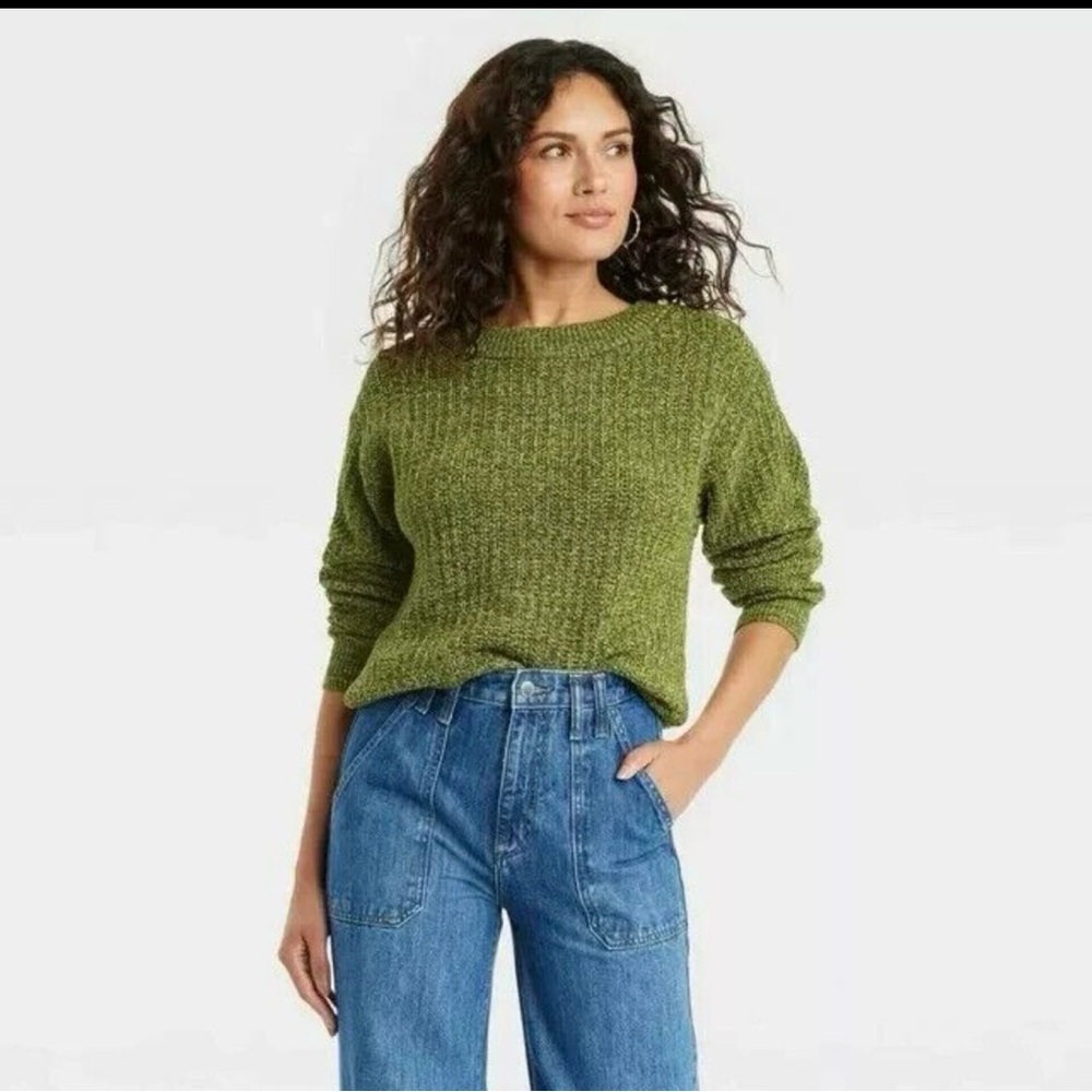 Women’s crewneck sweater